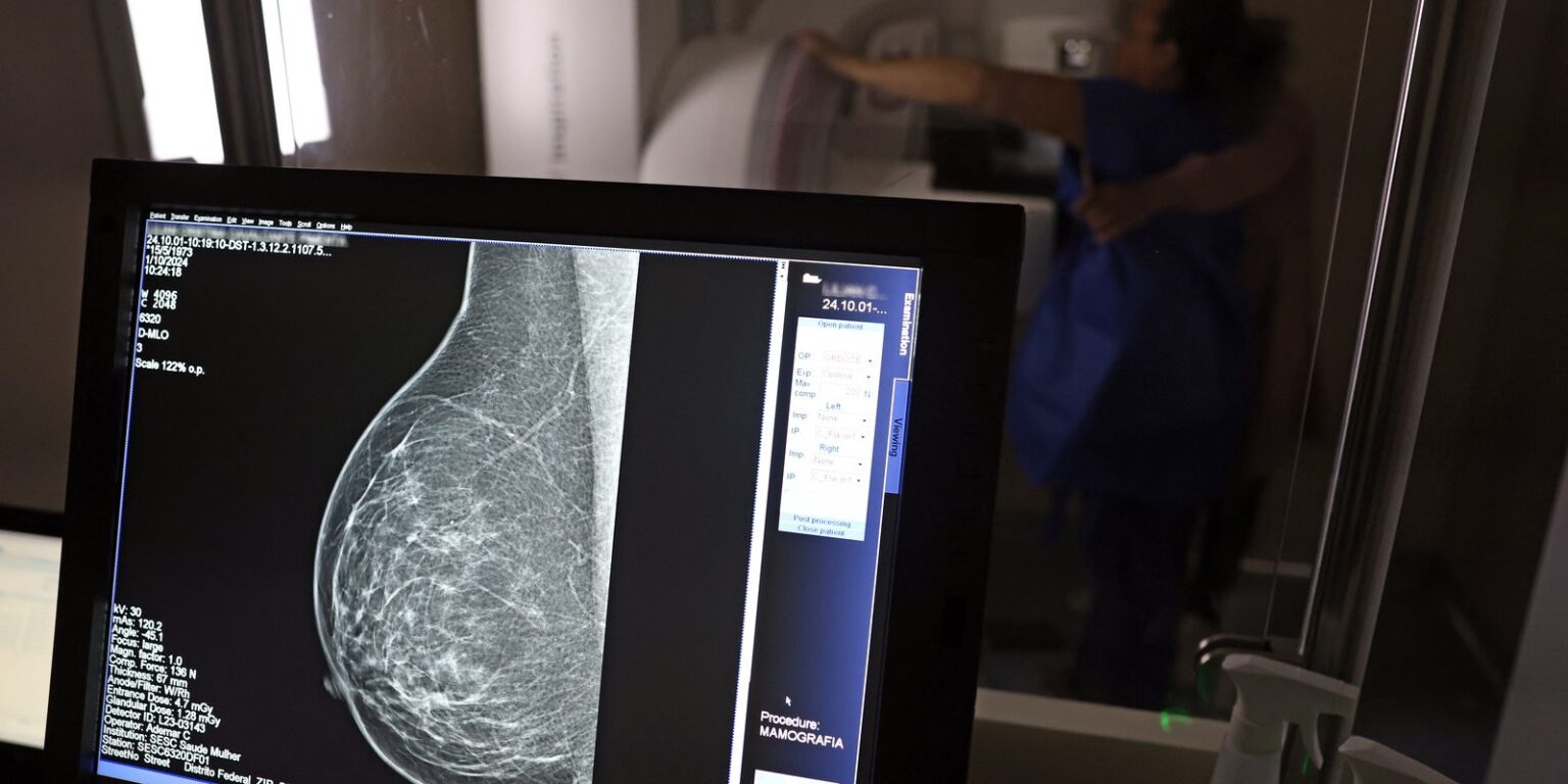 Outubro rosa: direitos de mulheres em tratamento de câncer