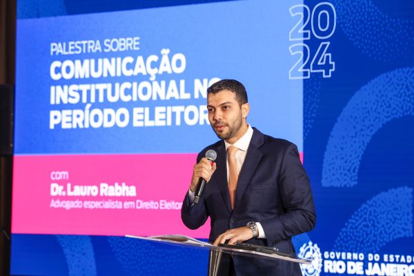 Advogado lauro rabha homenageado com medalha pedro ernesto no rio