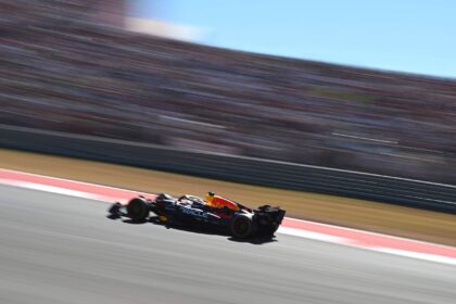 Verstappen triunfa nos eua e acirra disputa pelo título da f1