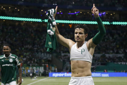 Palmeiras reverte placar adverso e avança na libertadores