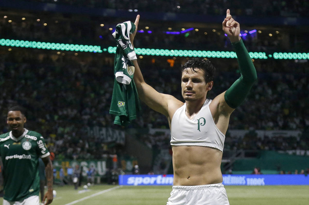 Palmeiras reverte placar adverso e avança na libertadores