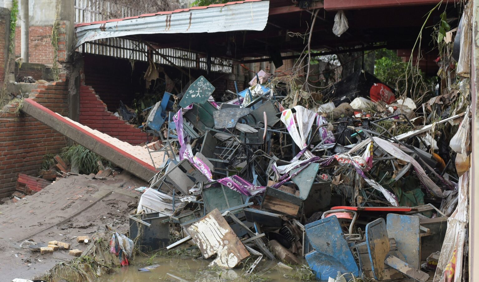 Tempestades devastam o méxico: 64 mortos e dezenas de desaparecidos