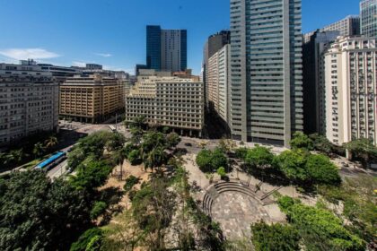 Praça mário lago: um espaço público ameaçado no coração do rio?