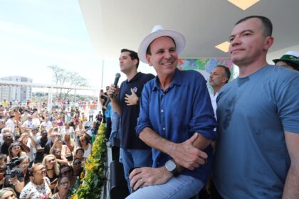 Prefeito indica vereador como futuro deputado federal em evento no rio