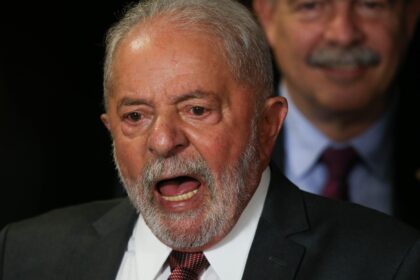 Governo Lula tem 48% de aprovação e 49% de reprovação segundo pesquisa.