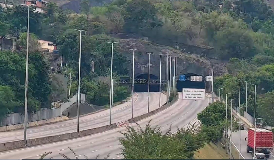 Rio tem trânsito caótico após megaoperação policial na zona norte