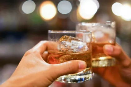 Exames periciais descartam metanol em sangue de jovem que morreu após consumir bebida alcoólica