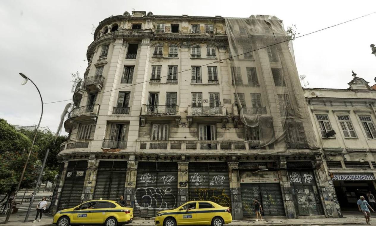 Câmara do rio aprova lei sobre imóveis abandonados com risco