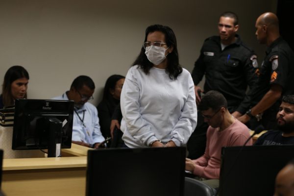 Madrasta enfrenta júri popular acusada de envenenar enteados no rio