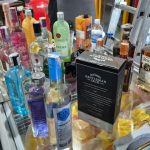 Fiscalização do estado descarta 20 litros de bebidas irregulares de bares, restaurantes e depósitos