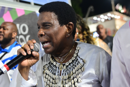 Neguinho da Beija-Flor oficializa apoio a Benedita da Silva