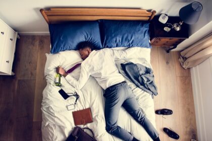 Ansiedade da ressaca: estudo revela quem sofre mais após o álcool