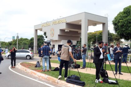 Alexandre de moraes autoriza visita de michelle bolsonaro à polícia federal