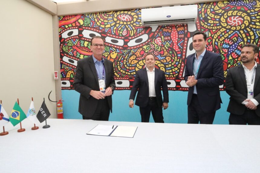 Prefeitura formaliza adesão da uber a programa de segurança viária