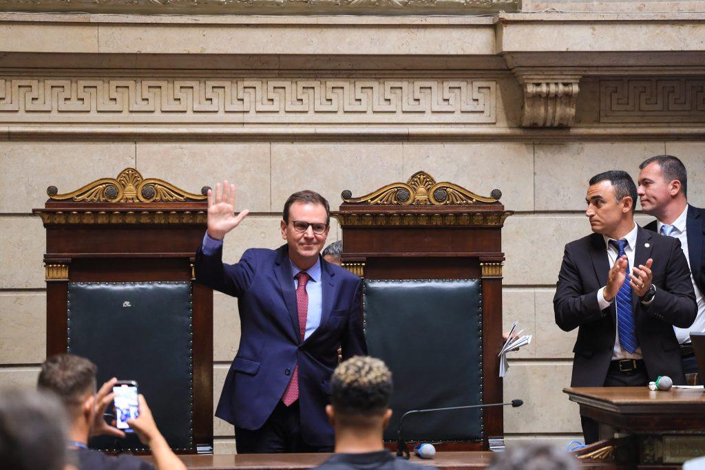 Líderes impulsivos: quando o ego governa e a população sofre