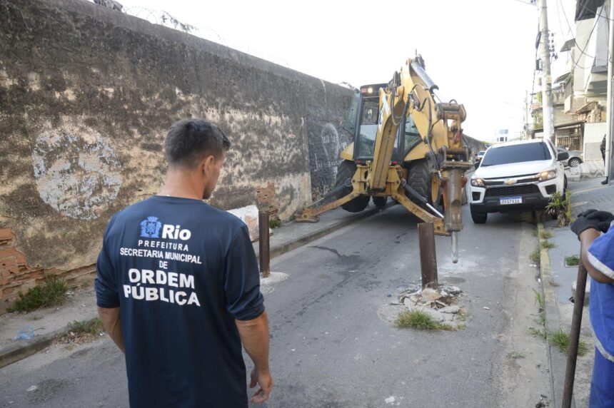Governo do rio lança plano com prefeitos para remover barricadas em comunidades