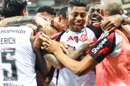 Flamengo atropela sport e assume a ponta do brasileirão