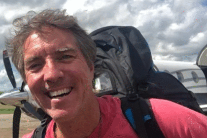 Campo de pouso honra legado de campeão com novo nome