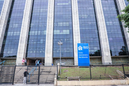 A maldade silenciosa: prefeitura suspende adiantamento do 13º salário