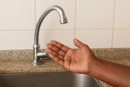 Vazamento em tomás coelho deixa cinco bairros da zona norte sem água