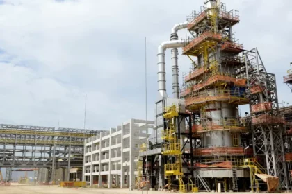 Justiça paralisa novos licenciamentos no complexo energético de itaboraí