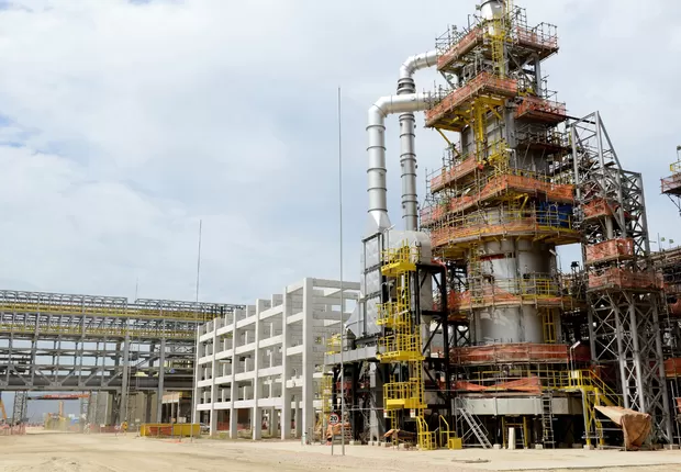 Justiça paralisa novos licenciamentos no complexo energético de itaboraí