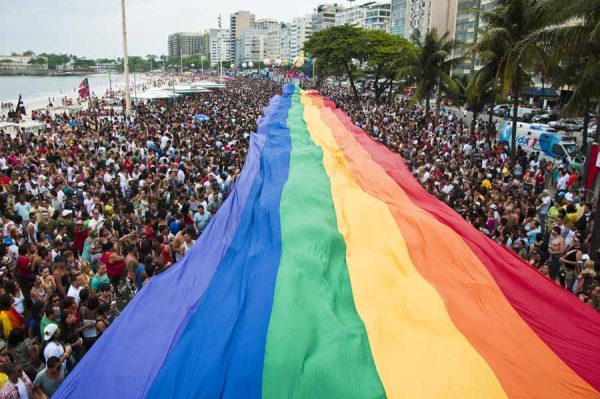 Parada lgbti+ agita copacabana com esquema especial da prefeitura