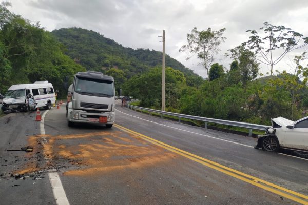 Acidente grave na rio-santos deixa 17 feridos em paraty