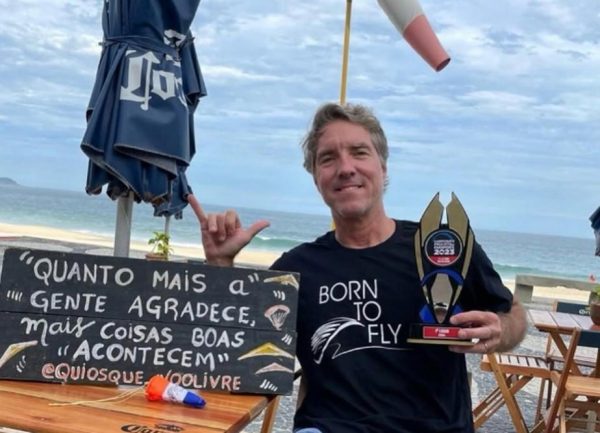 Bicampeão de asa-delta morre em acidente aéreo no rio
