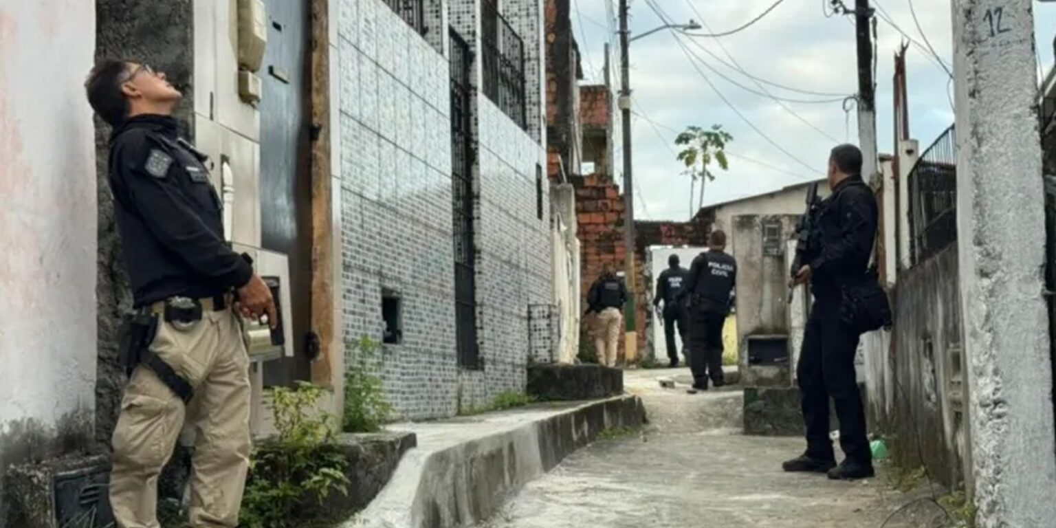 Ação contra o comando vermelho prende 35 na bahia; 1 morto