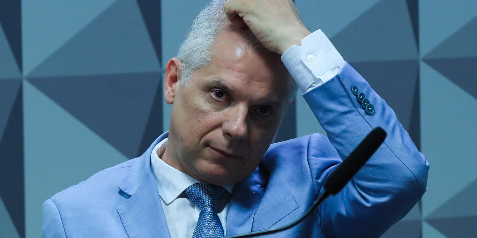 Pf prende ex-presidente do inss em operação contra fraudes