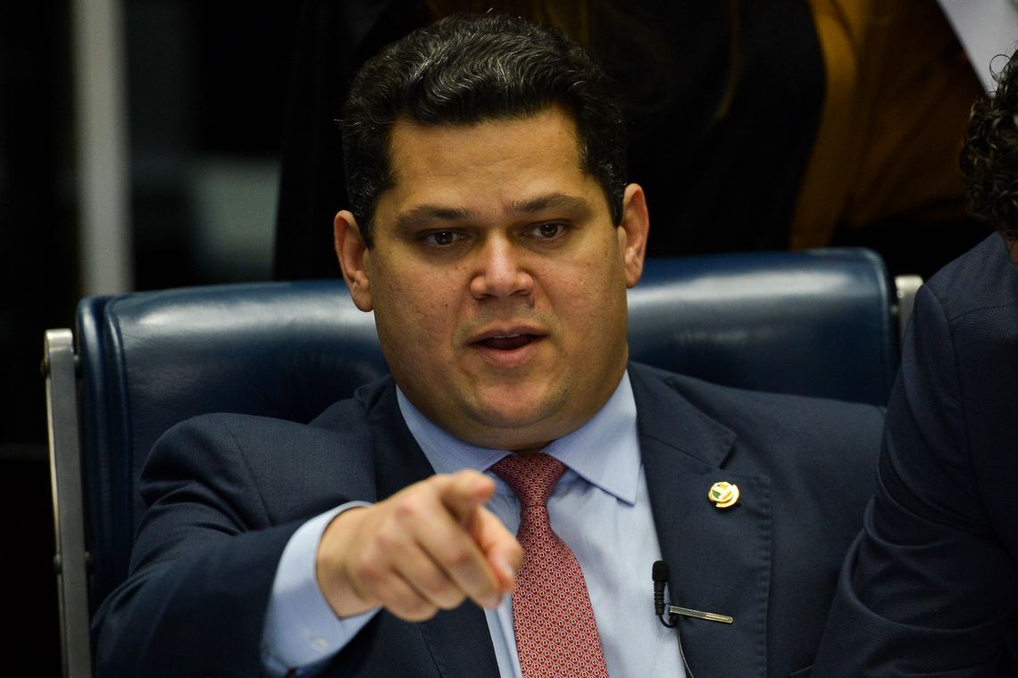 Após indicação ao stf, alcolumbre agenda votação de projeto bilionário