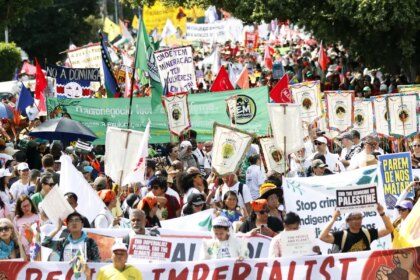 Belém pulsa com 70 mil em marcha climática pré-cop30