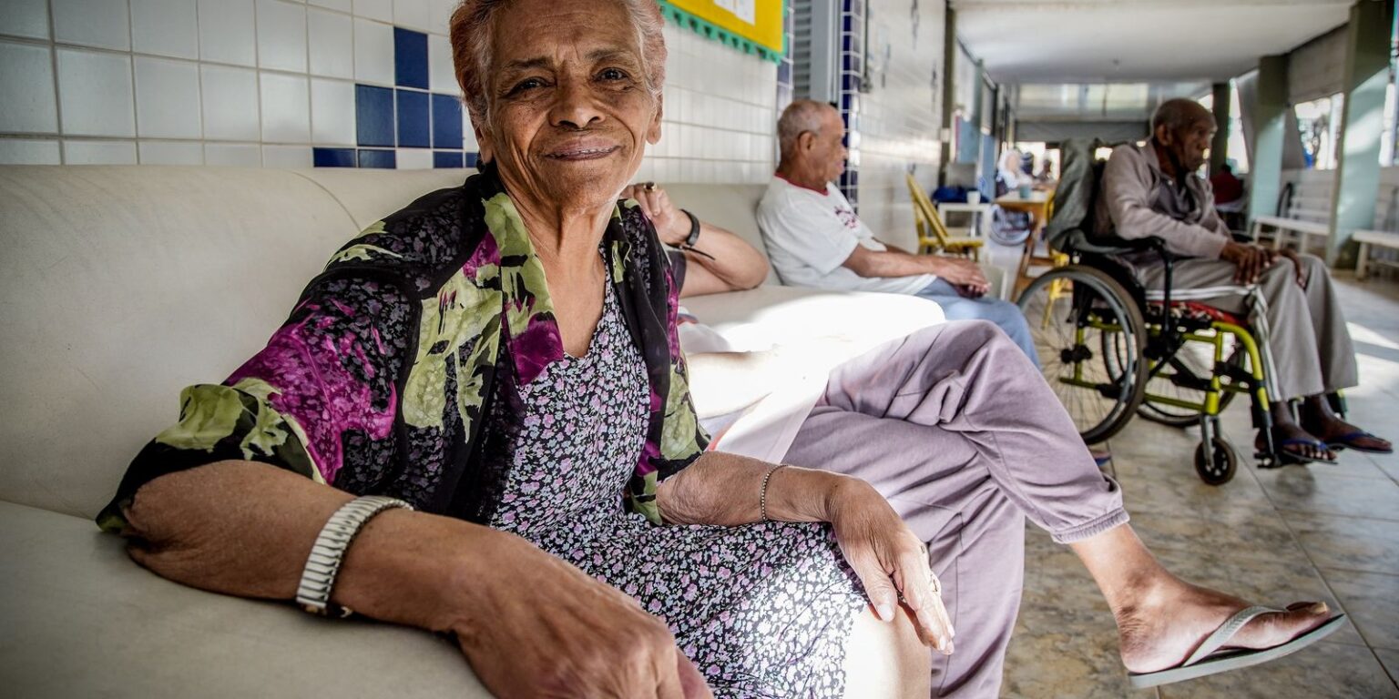 Enem 2025: tema da redação estimula reflexão sobre etarismo e direitos dos idosos