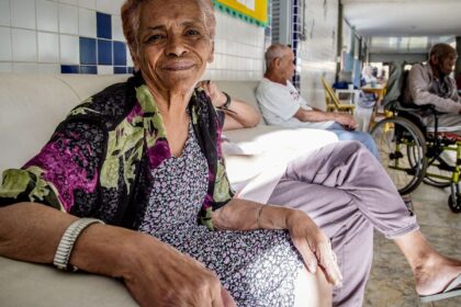 Enem 2025: tema da redação estimula reflexão sobre etarismo e direitos dos idosos