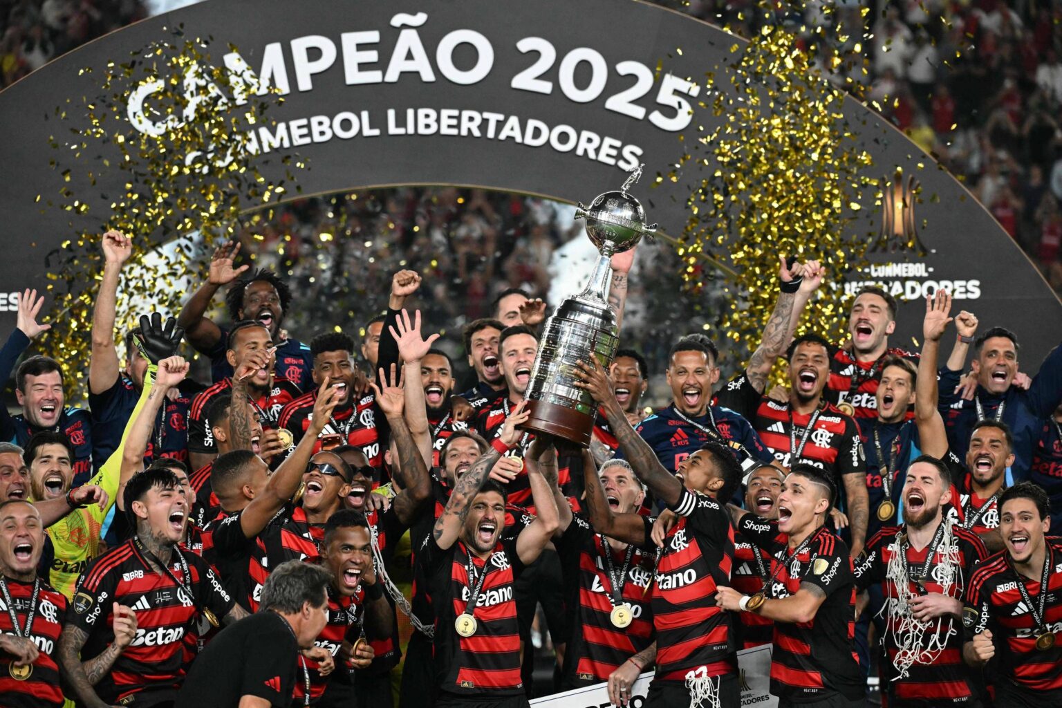 Flamengo: O gigante sul-americano e O dilema do mercado europeu