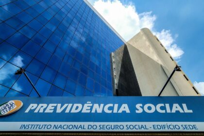 Justiça libera R$ 2,3 bilhões em atrasados do INSS; veja quem receberá