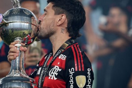 Arrascaeta disputa prêmio Rei da América ao lado de messi e martínez