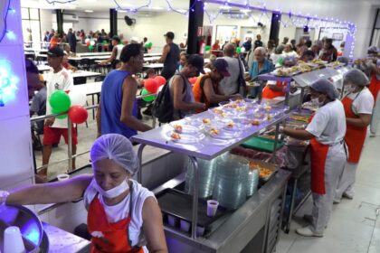 Restaurantes populares no Rio servem ceia especial de Natal a até R$