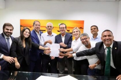 Paes e quaquá selam acordo de royalties para municípios da região metropolitana