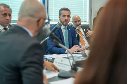 Prisão de bacellar: ccj adia decisão e defesa ganha prazo para se manifestar