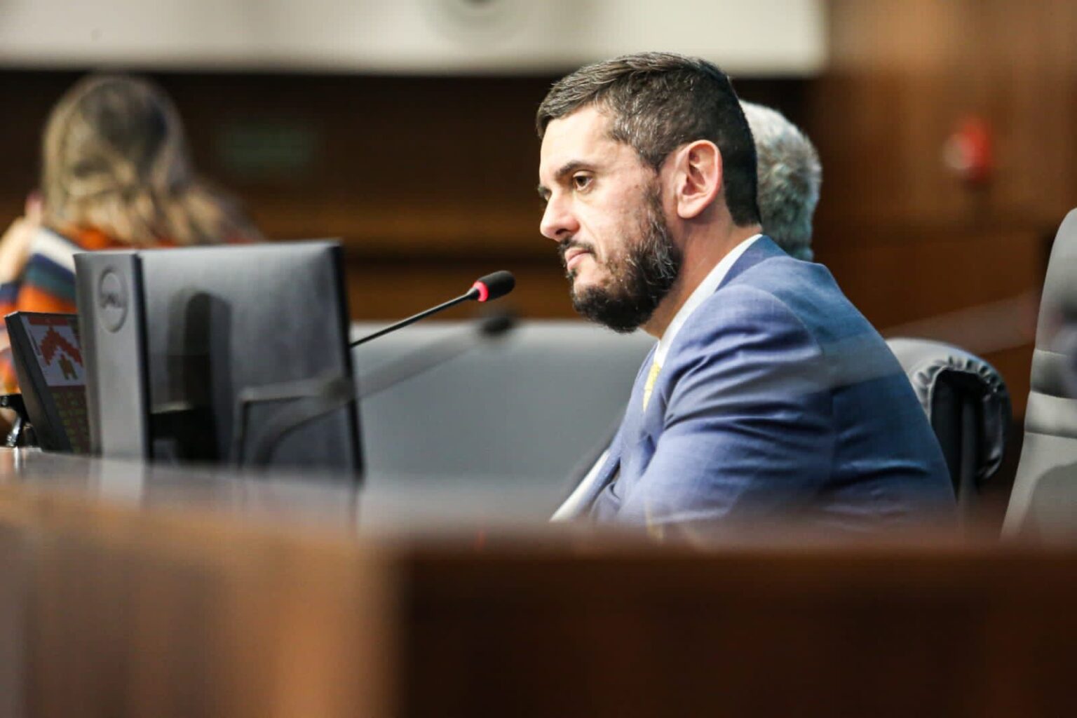 Alerj vota futuro de Rodrigo Bacellar após prisão da PF