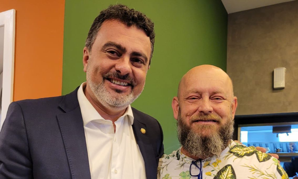 Luiz Antonio Simas recebe Medalha Tiradentes em cerimônia no centro do Rio