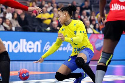 Brasil garante vaga antecipada nas quartas do mundial de handebol
