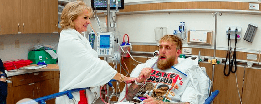 Jake Paul recebe placas de titânio e tem dentes removidos após cirurgia