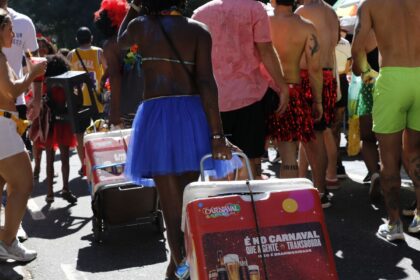 Credenciamento de ambulantes para o carnaval de rua 2026 no Rio já