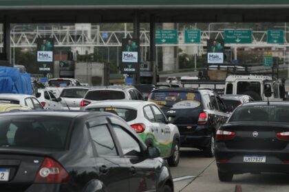 Andarilho interrompe Ponte Rio-Niterói por uma hora, causando grande caos