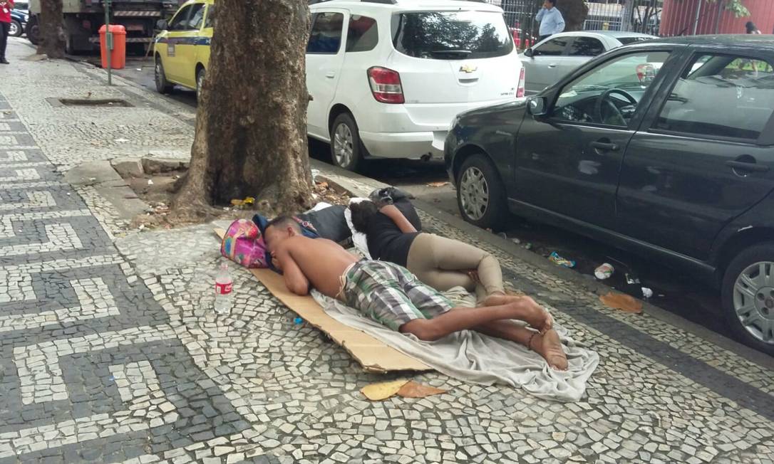 Réveillon vai custar R$ 33 milhões. Copacabana está tomada por moradores de rua e usuários de drogas.