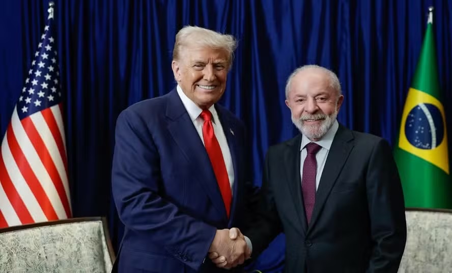 Trump elogia lula após telefonema e discute comércio e sanções