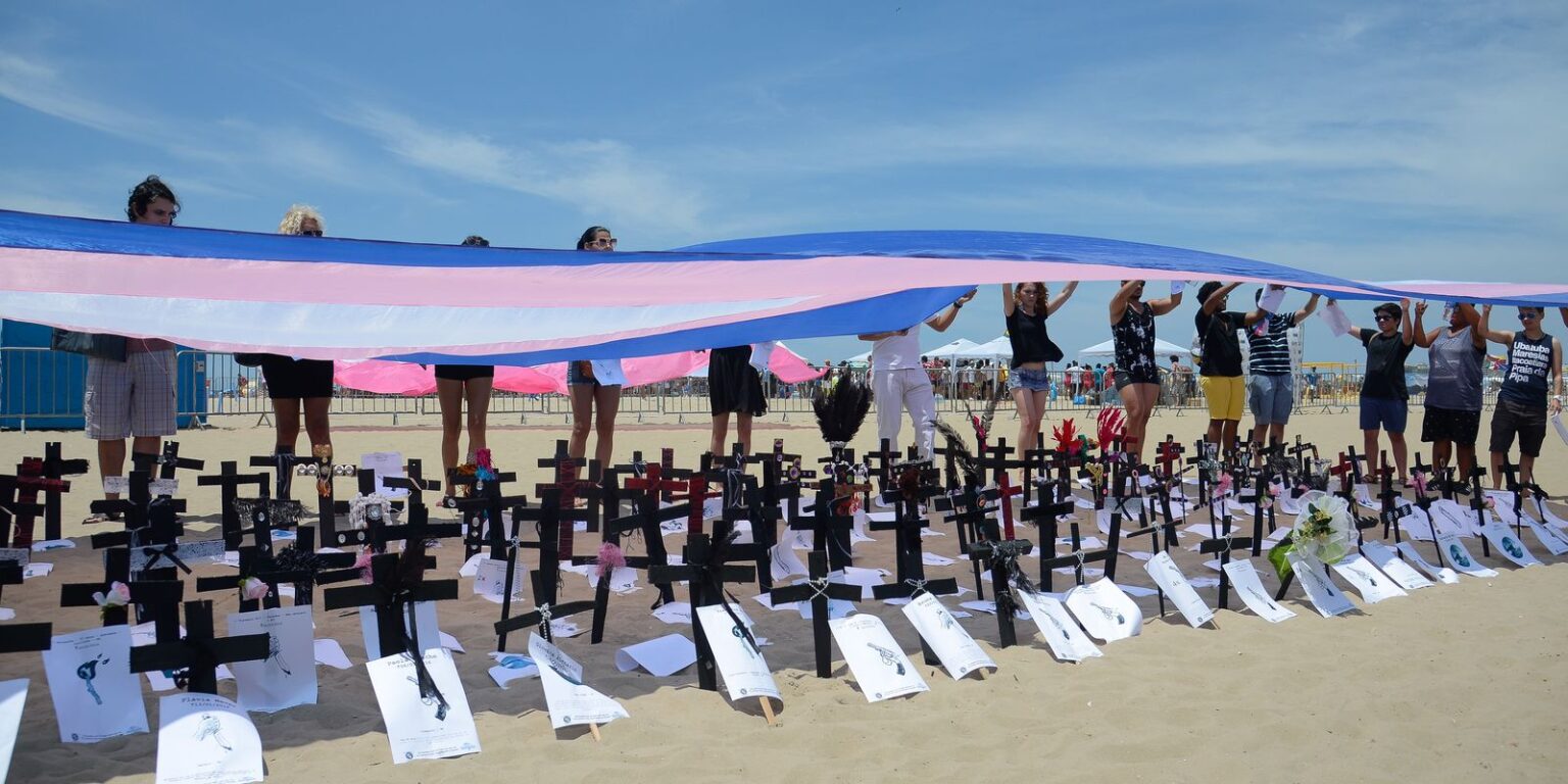 Brasil lidera ranking de assassinatos de pessoas trans e travestis, apesar de